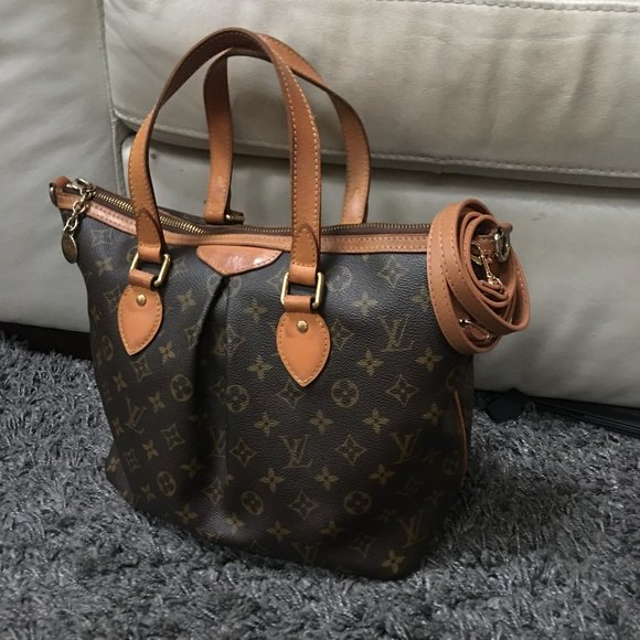 Gorgeous Louis Vuitton Palermo/Crossbody in Monogram - Picture 1 of 9